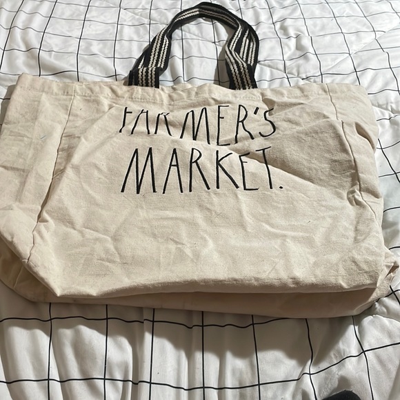 Target Handbags - A cute tote bag for less. I got it from Target in 2021 so it is used!